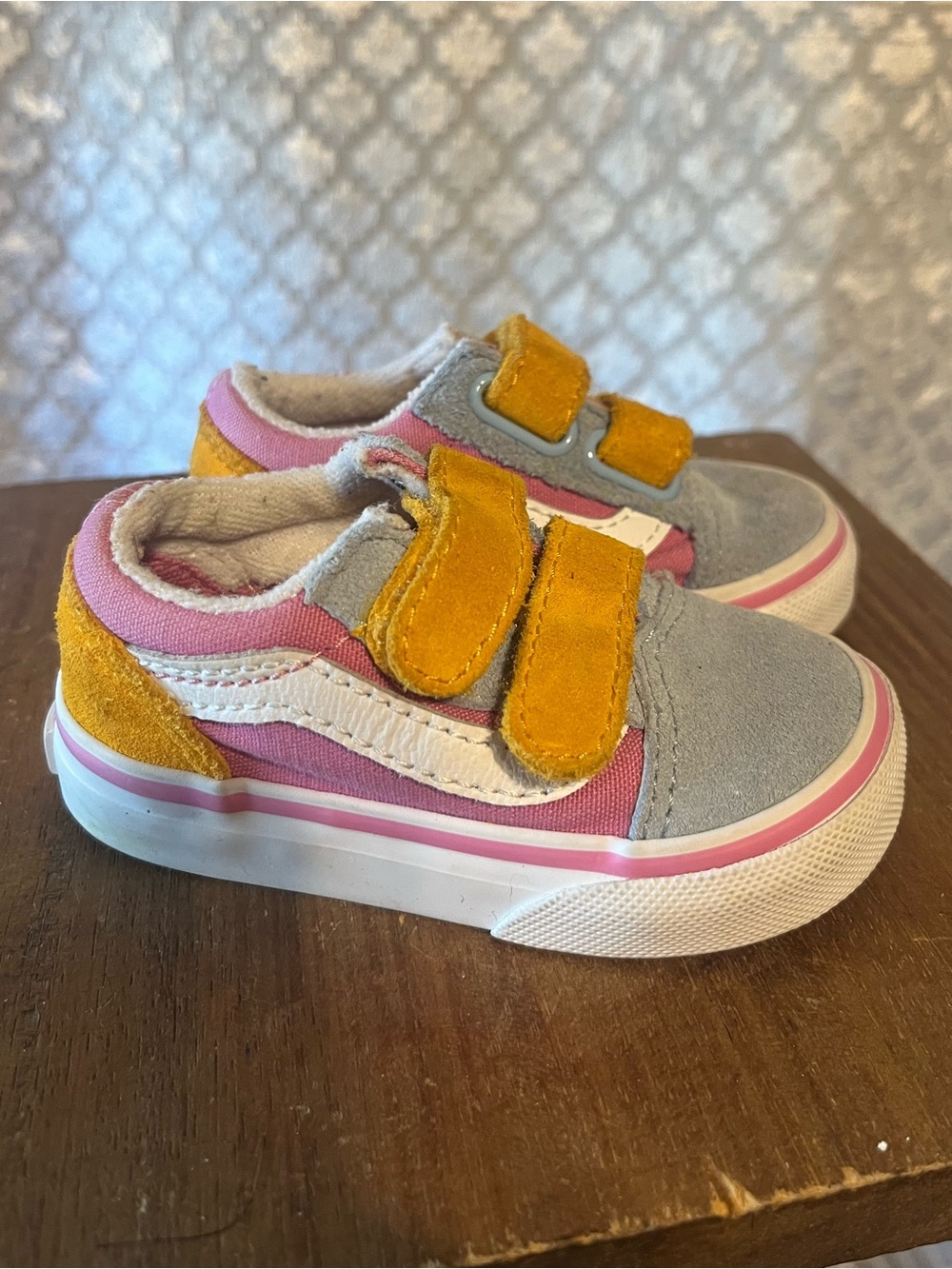 VANS Toddler Old Skool V Colorblock Fuchsia/Pink/True White - Size 4
